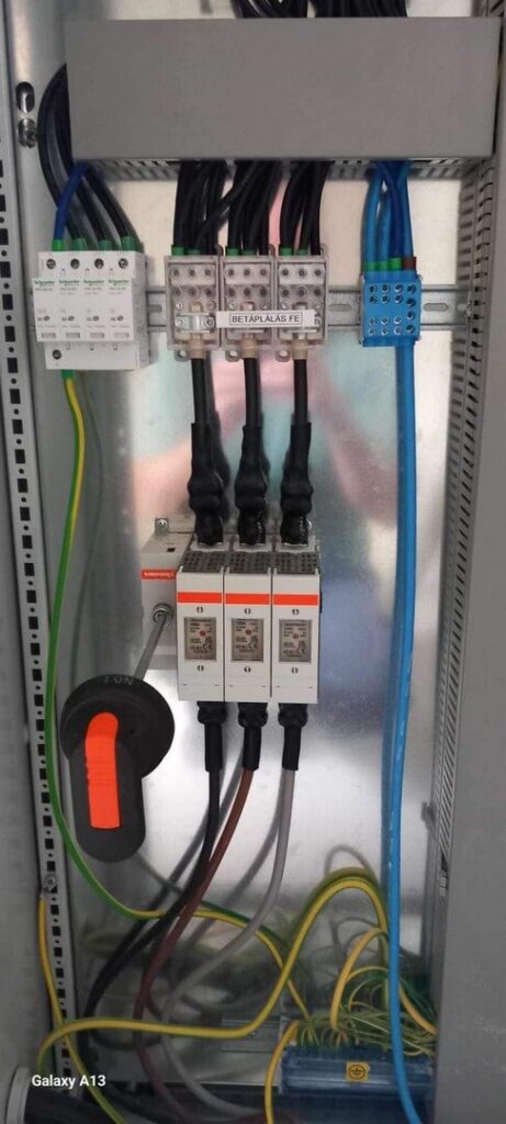Elektromos főelosztó főkapcsolója