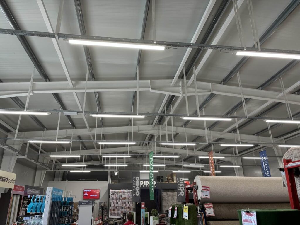 Üzlet LED armaturás világítás kiépítése